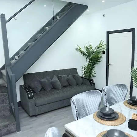 Full, Modern Family House In Salford Villa Manchester Exterior photo