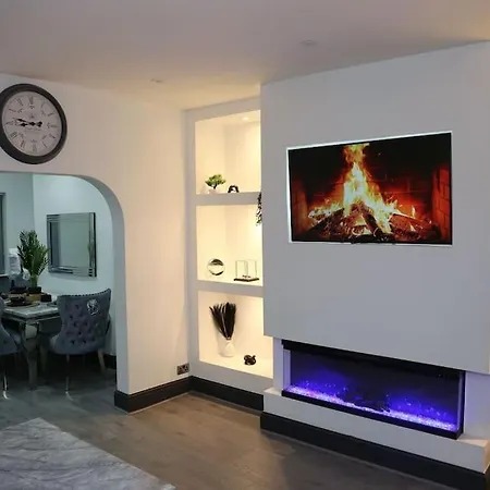 Full, Modern Family House In Salford Villa Manchester Exterior photo