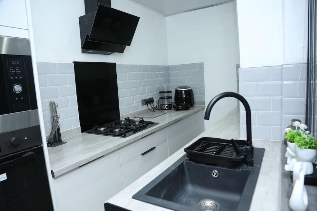 Holiday home Full, Modern Family House In Salford Manchester