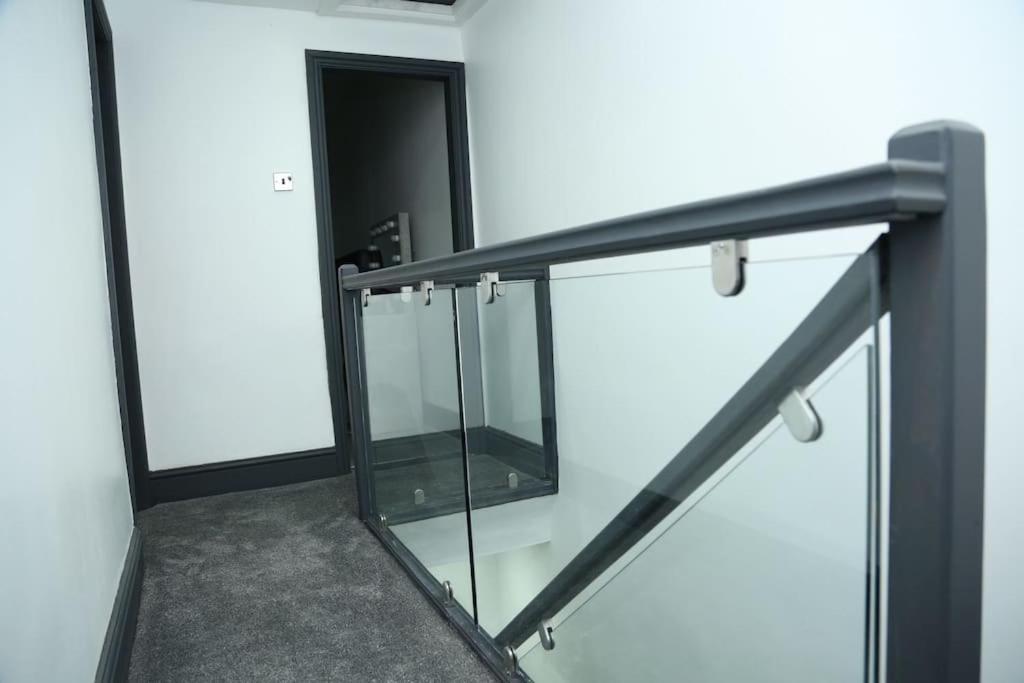 Holiday home Full, Modern Family House In Salford Manchester